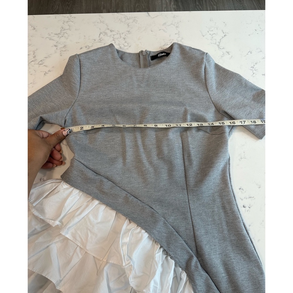 Kosmios Short Sleeve Sweat Shirt w/ Ruffled Hem Gray & White - Size Small - Picture 9 of 9